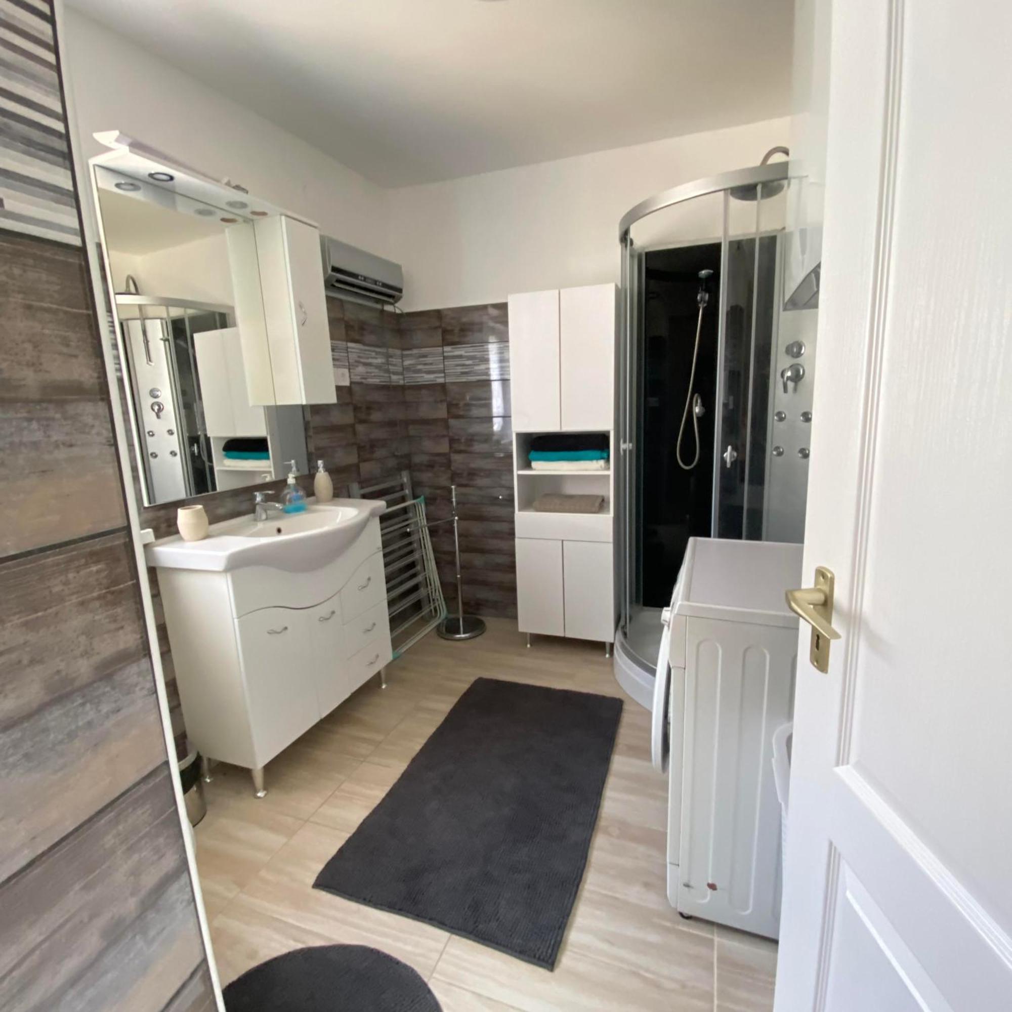 Perla Vendeghaz Igal Appartement Buitenkant foto